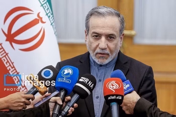 Ngoại trưởng Iran Abbas Araghchi tại cuộc họp báo ở Tehran. Ảnh: IRNA/TTXVN