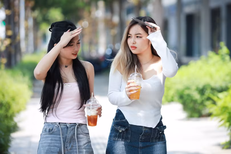 Có nhiều nguyên nhân khiến người trẻ ngại kết hôn, sinh ít hoặc lựa chọn không sinh con. Ảnh minh họa: Phương Lâm.