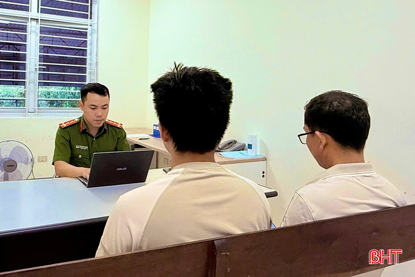 bqbht_br_cong-an-xa-thach-ha-lam-viec-voi-hai-bo-con-chau-n.jpg