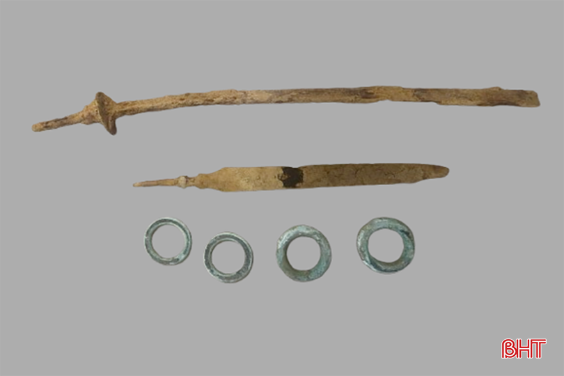 bqbht_br_kiem-va-vong-trang-suc.png