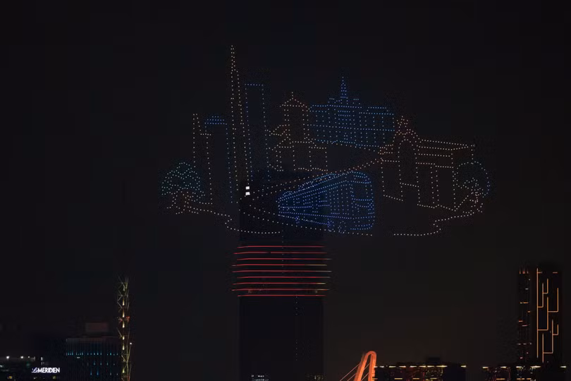 Đây là lần quy tụ số lượng drone lớn nhất trên cả nước. Ban tổ chức sự kiện cũng đã lập hồ sơ đề xuất xác lập kỷ lục Guinness thế giới về số lượng drone biểu diễn nhiều nhất trong cùng thời điểm. Ảnh: Anh Tú.