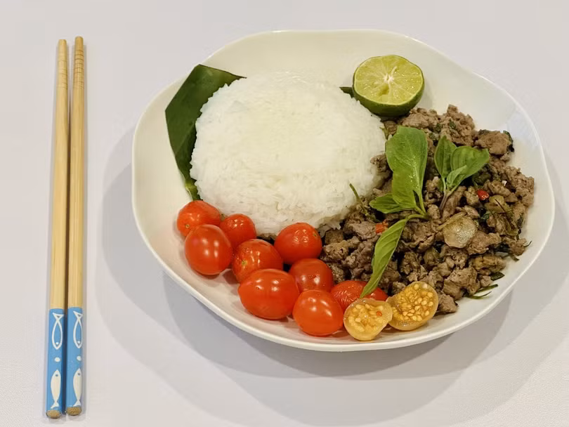 Cơm trắng nhiều dinh dưỡng nhưng không ăn quá nhiều. Ảnh: Ban Mai.