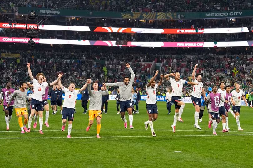 Đội tuyển Anh mừng chiến thắng sau trận thắng Mexico 3-2 ở vòng 1/8 World Cup 2026 trên sân Azteca, Mexico City, Mexico ngày 5/7/2026. Ảnh: AP