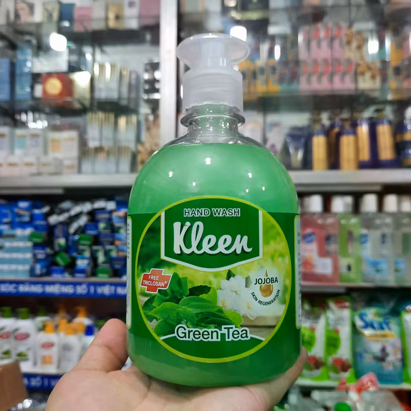 Sữa rửa tay Kleen - hương trà xanh. Ảnh: LZD.
