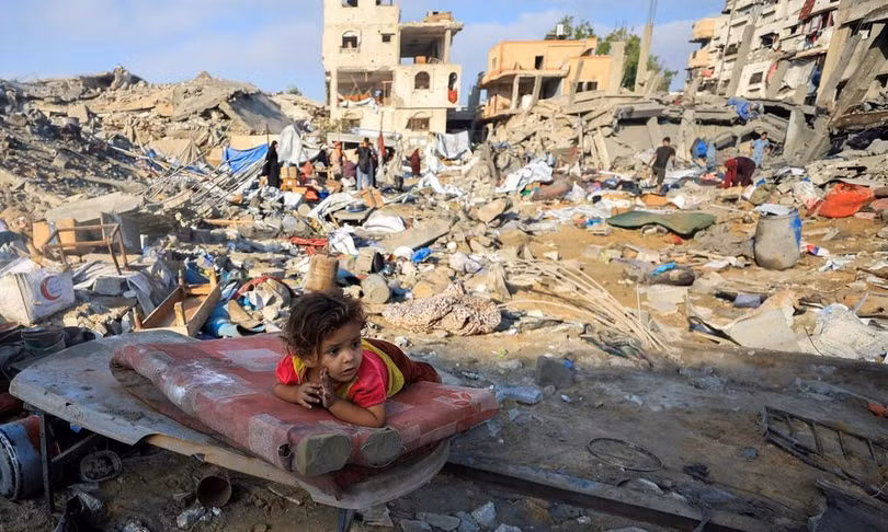 Hiện trường một vụ tập kích của Israel tại Gaza City hôm 30/7. Ảnh: Reuters