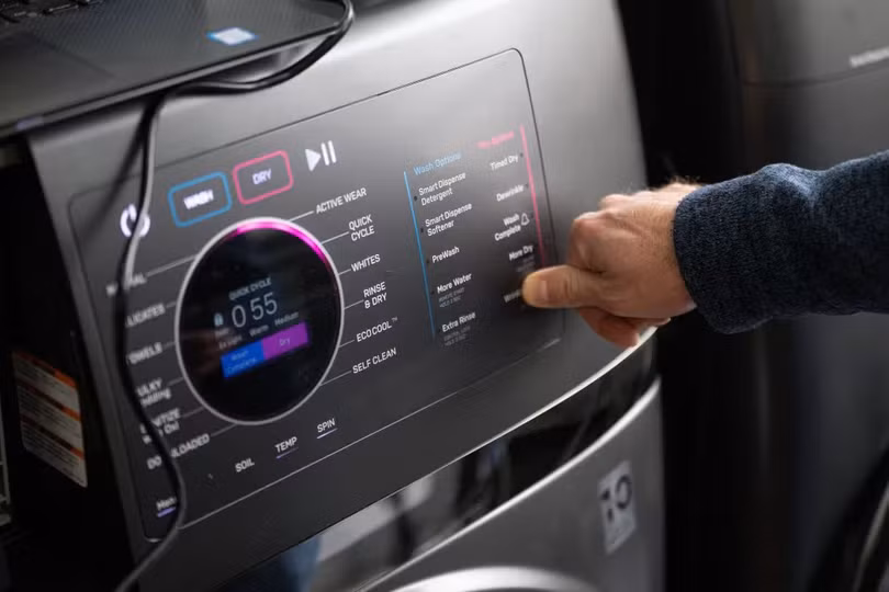 BMW Mini mới được trang bị các nút điều khiển vật lý trên bảng điều khiển. Ảnh: BMW.