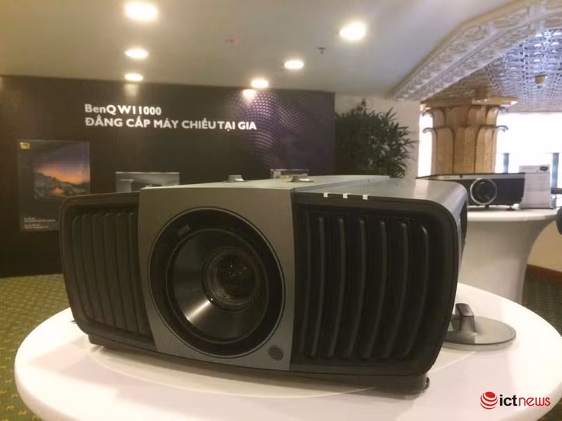 may chieu dlp 4k thx dau tien tren the gioi ve viet nam gia 150 trieu dong