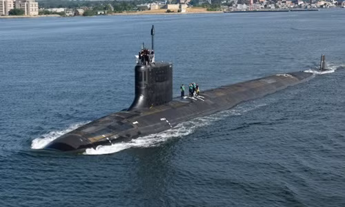 Tàu ngầm lớp Virginia USS Illinois trong một cuộc thử nghiệm. Ảnh: Popular Mechanics dien mao tuong lai ham doi 350 tau chien cua donald trump