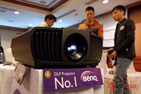 may chieu dlp 4k thx dau tien tren the gioi ve viet nam gia 150 trieu dong