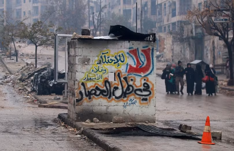 photo nguoi dan aleppo thao chay khoi vung chien su