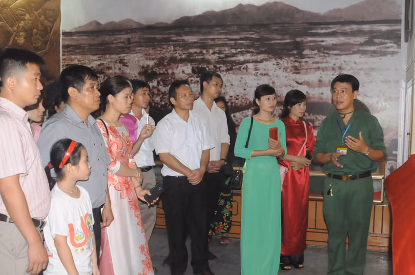 trang bi nghiep vu cho thuyet minh vien du lich bac trung bo