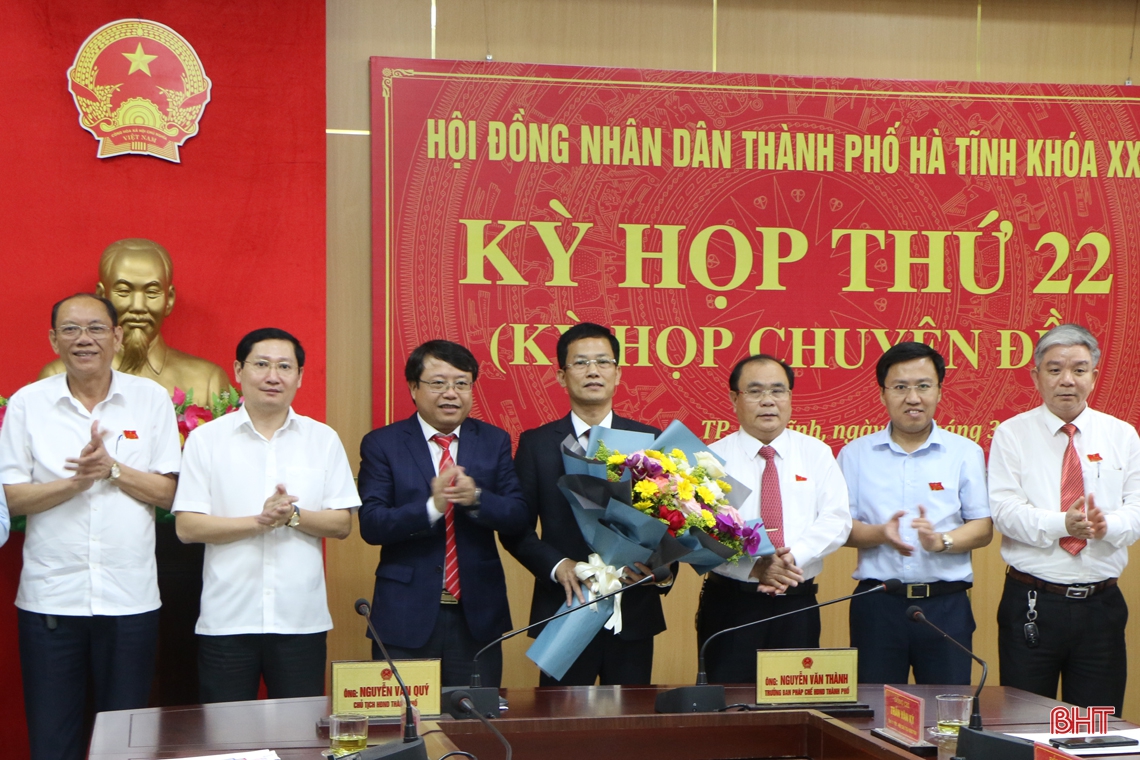 Đồng chí Nguyễn Trọng Hiếu được bầu giữ chức Chủ tịch UBND TP Hà Tĩnh