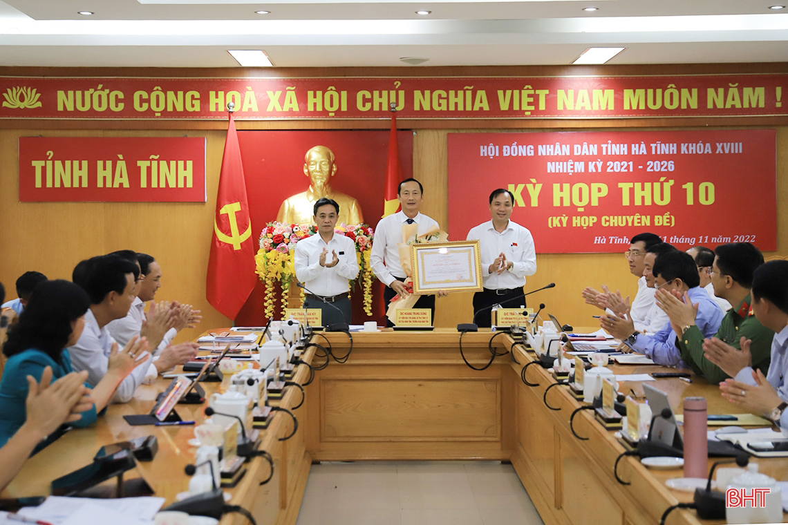 Bầu đồng chí Trần Báu Hà giữ chức Phó Chủ tịch UBND tỉnh Hà Tĩnh