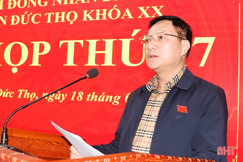 Chủ tịch UBND huyện Đức Thọ Trần Hoài Đức thông qua tờ trình tổ chức, thành lập lại các phòng ban chuyên môn của huyện