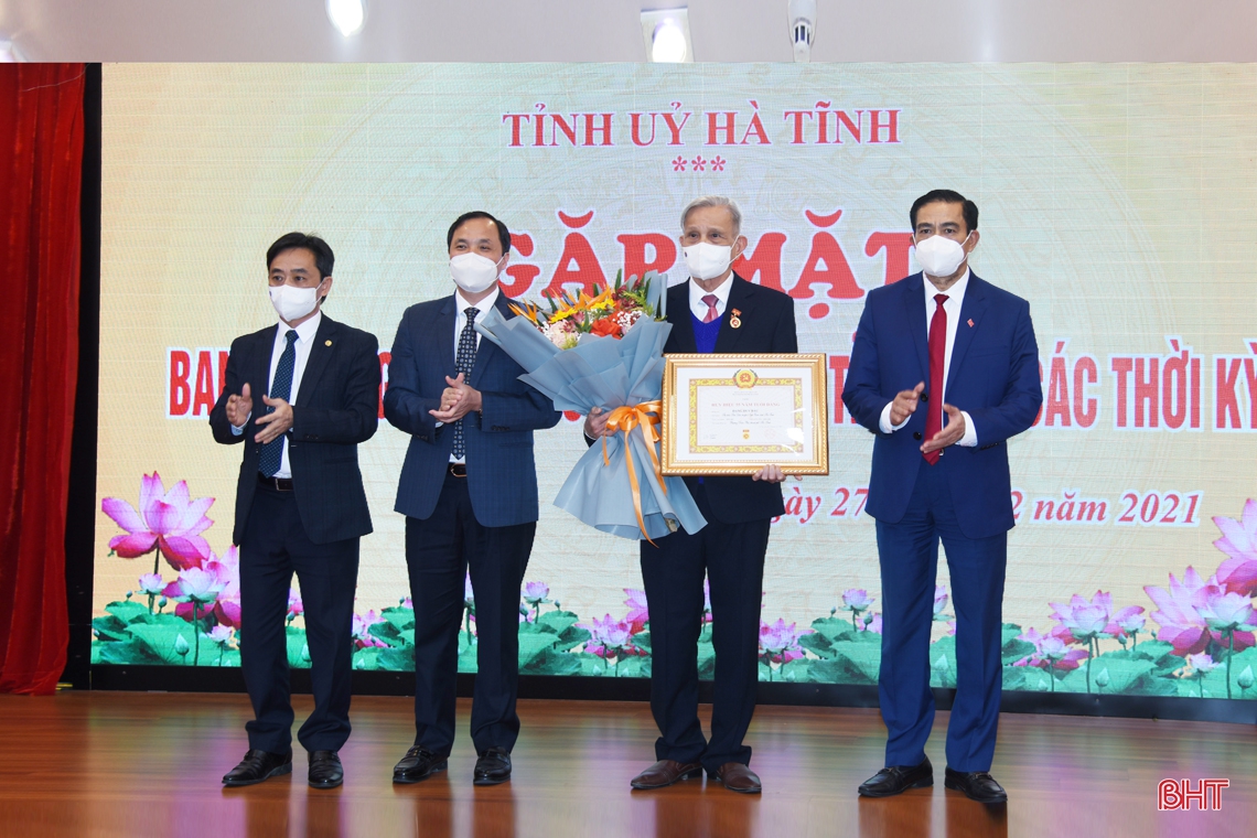 Hà Tĩnh gặp mặt các đồng chí nguyên lãnh đạo tỉnh qua các thời kỳ