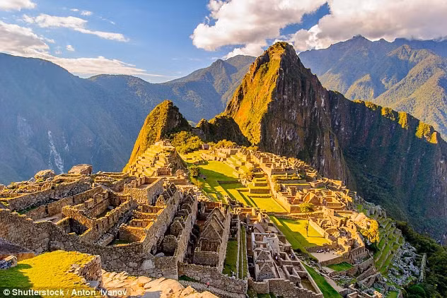 Tour du lịch trị giá 4 tỉ đồng, đi qua 30 quốc gia và 56 di sản thế giới đặc biệt cỡ nào?