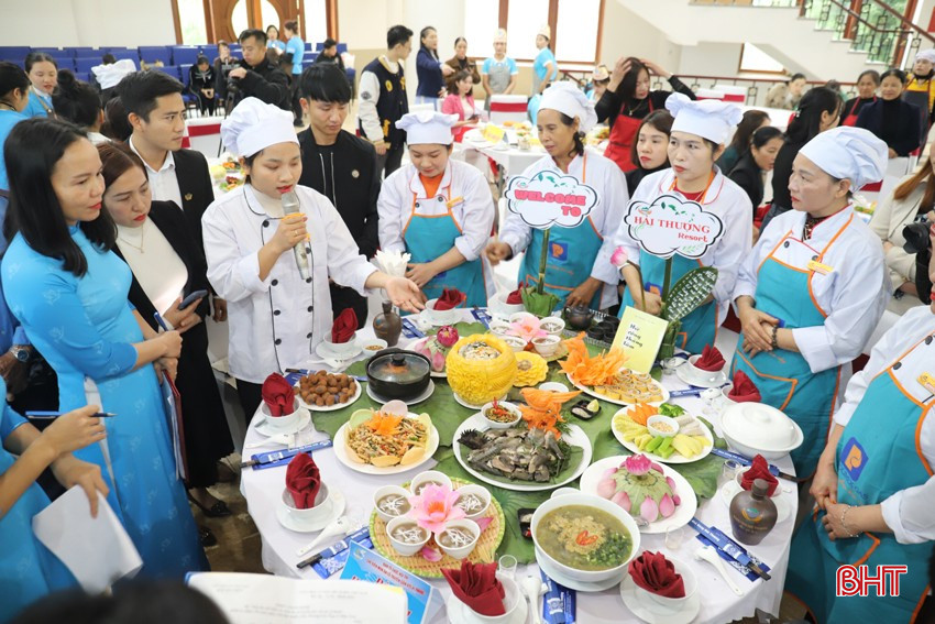 Đội Hải Thượng thuyết trình các món ăn