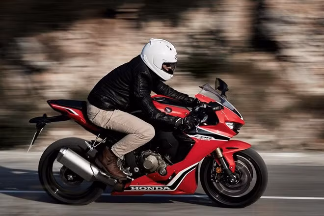 honda trinh lang sieu moto cbr1000rr 2017 ban tieu chuan