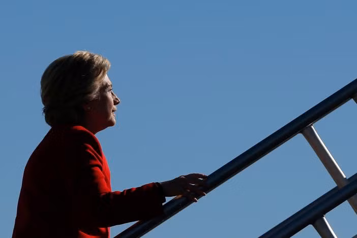 ong trump va ba clinton chay dua van dong gio chot truoc bau cu