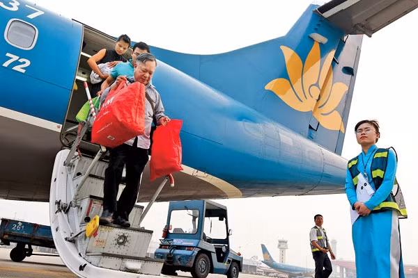 tang gia dich vu hang khong ve may bay co tang