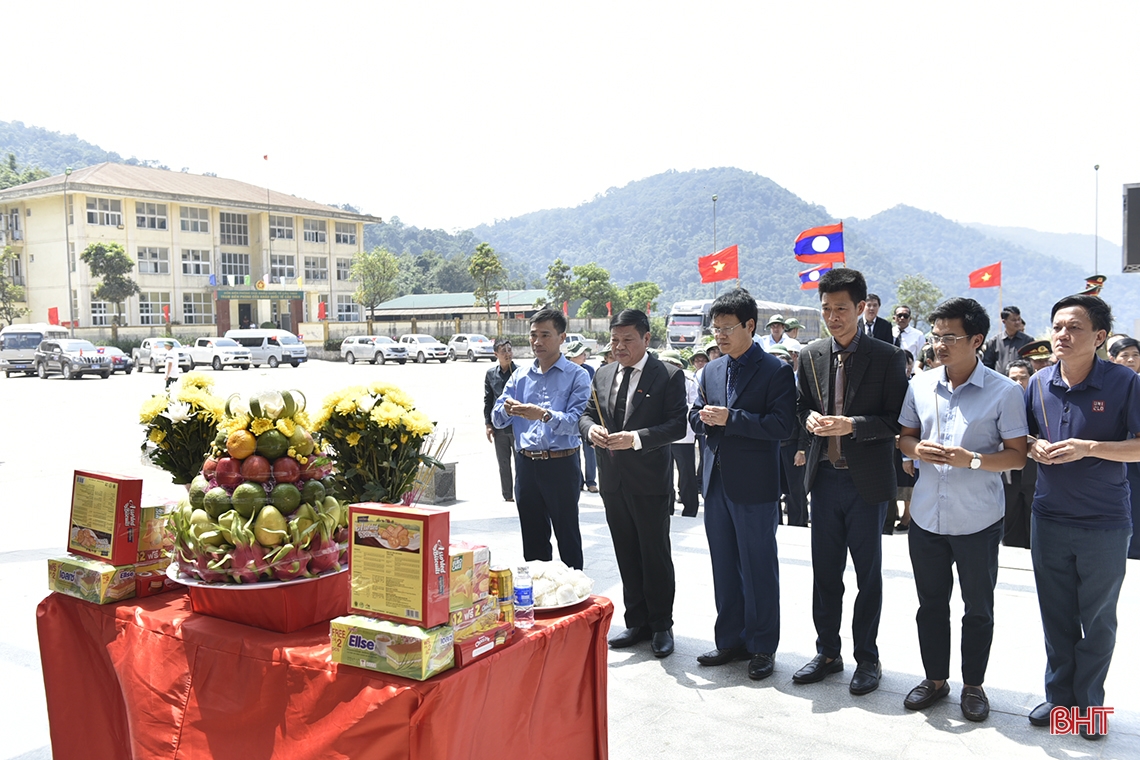 Hà Tĩnh đón nhận 10 hài cốt liệt sỹ hy sinh tại Lào về nước