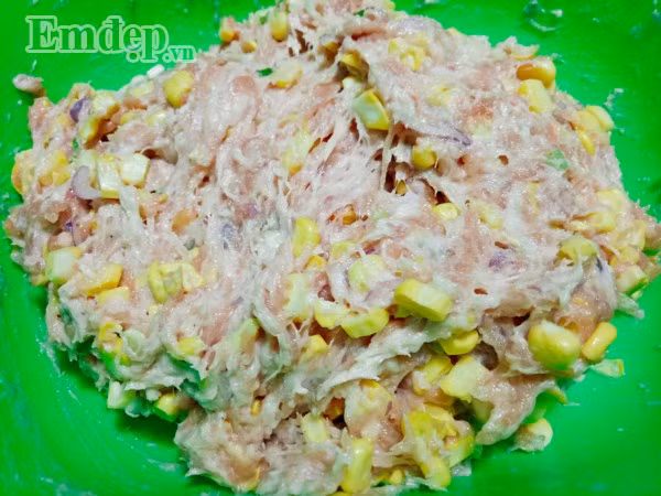 Chả bắp chiên thịt thơm ngon cho bé ngày đầu tuần