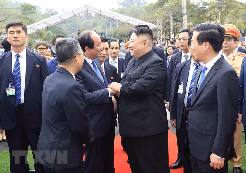 Hình ảnh lễ tiễn Chủ tịch Triều Tiên Kim Jong-un tại ga Đồng Đăng