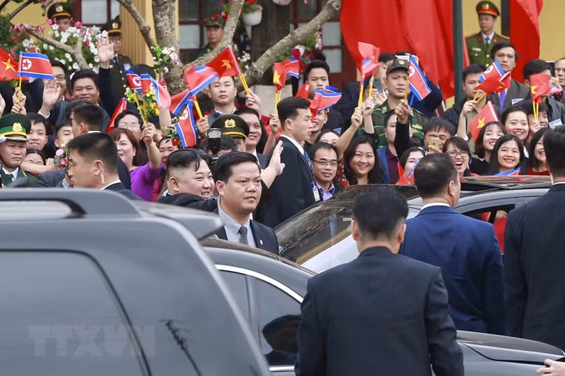 Hình ảnh lễ tiễn Chủ tịch Triều Tiên Kim Jong-un tại ga Đồng Đăng