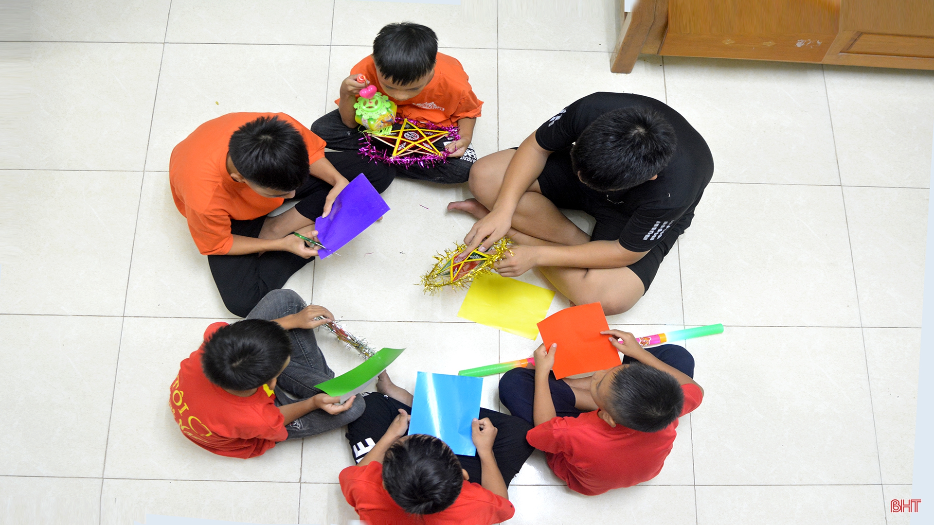 Đêm Trung thu “đáng nhớ nhất đời” của 2 anh em mồ côi ở Hà Tĩnh