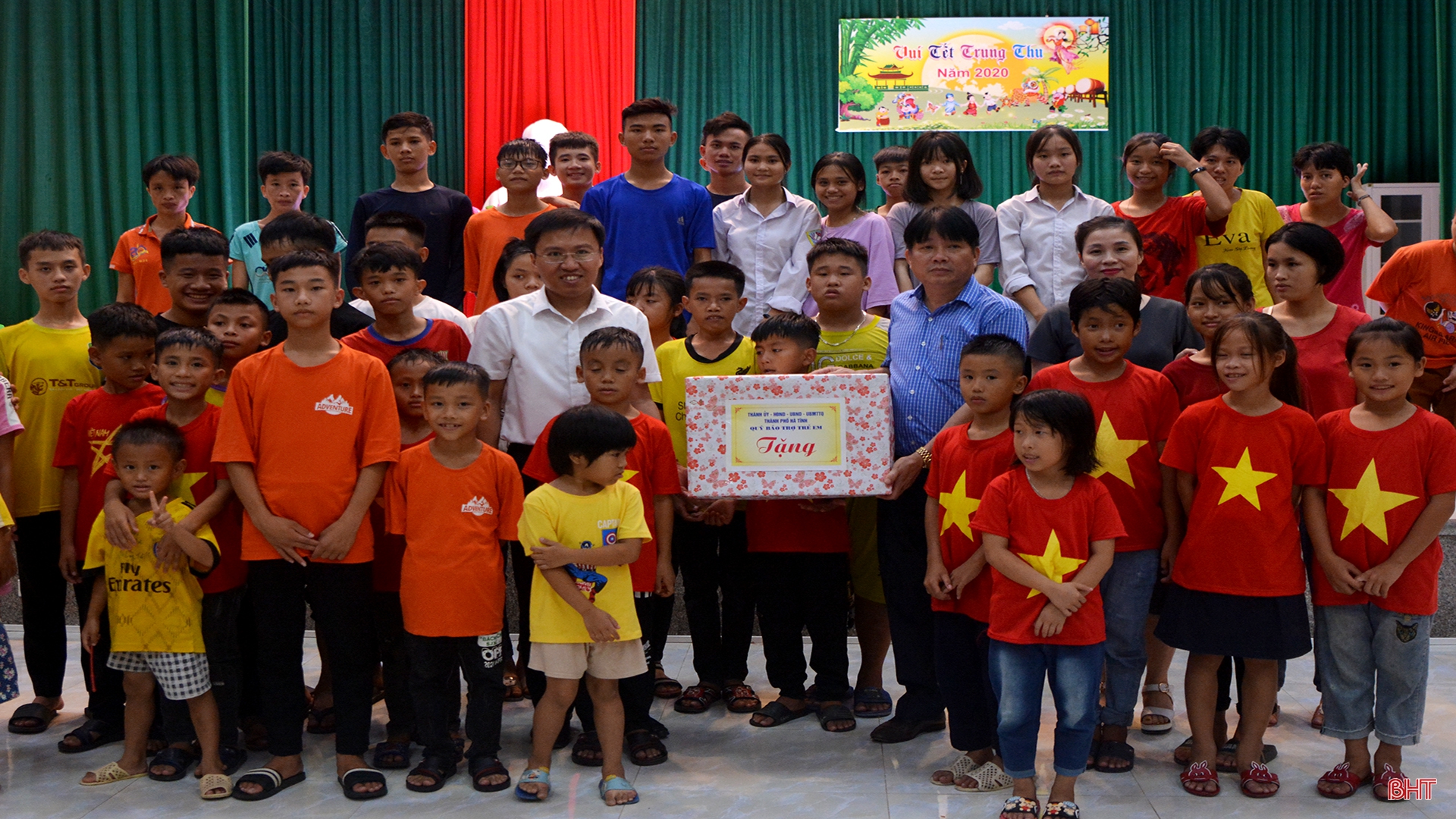 Đêm Trung thu “đáng nhớ nhất đời” của 2 anh em mồ côi ở Hà Tĩnh
