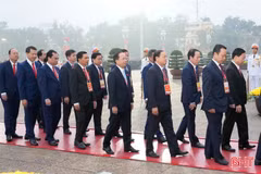 Đoàn đại biểu Hà Tĩnh dự Đại hội XIV của Đảng vào Lăng viếng Chủ tịch Hồ Chí Minh