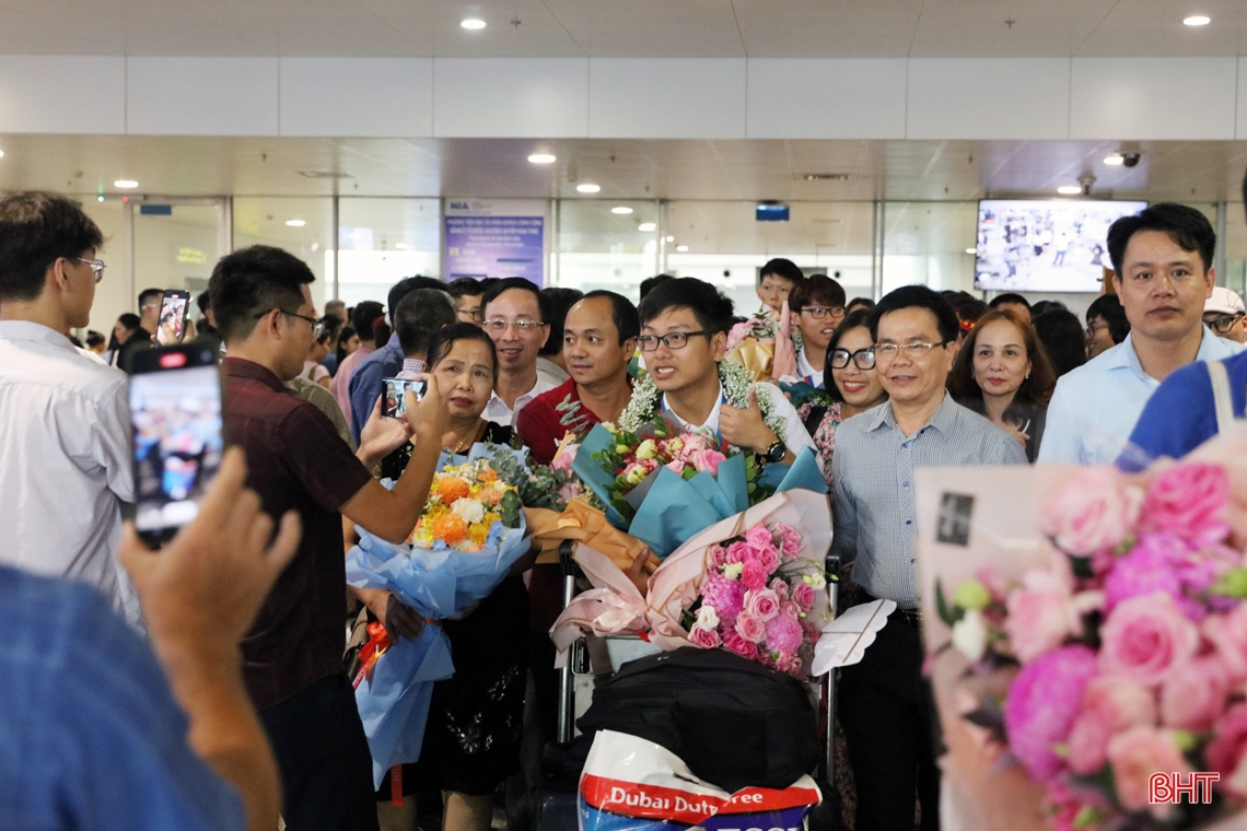 Mừng đón chàng trai vàng Olympic Hóa học quốc tế của Hà Tĩnh