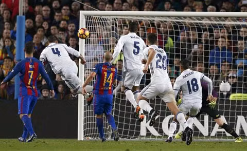 ramos ghi ban phut cuoi real cam hoa barca ngay tai nou camp