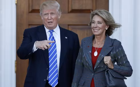 noi cac cua ong donald trump day ty phu va trieu phu