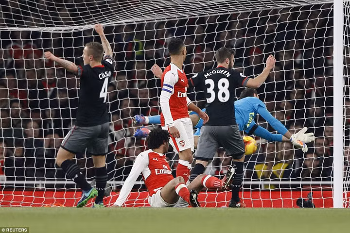 chum anh arsenal thua lam lung trang bung truoc southampton