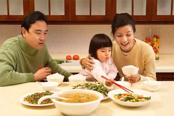 vi sao khong nen cho tre an thuc an nhanh