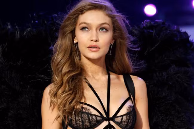 man nhan voi nhung man trinh dien nong bong tai victoria s secret 2016