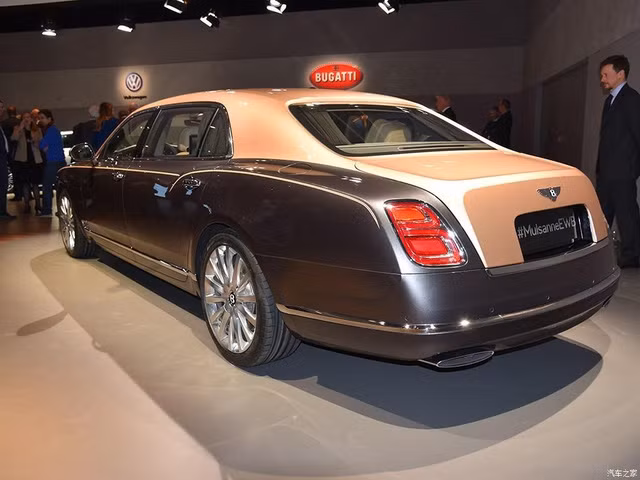 xe nha giau bentley mulsanne ewb 2017 co gia choang vang 20 7 ty