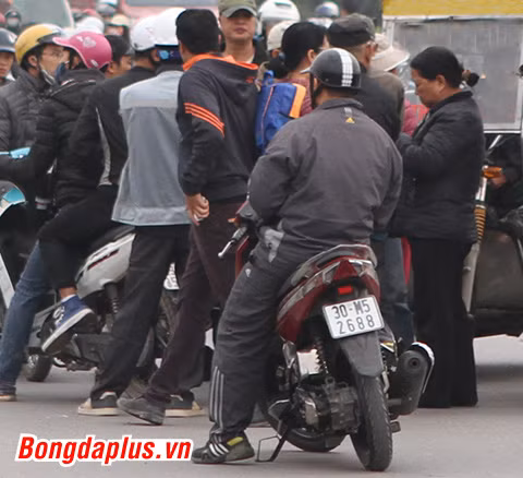 ve cho den xem viet nam indonesia bi day gia gap 3 lan