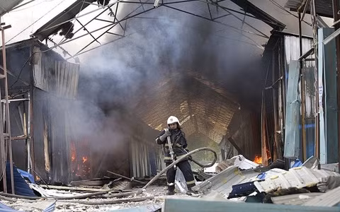 Ukraine: Thùng thuốc súng lại nổ ảnh 1