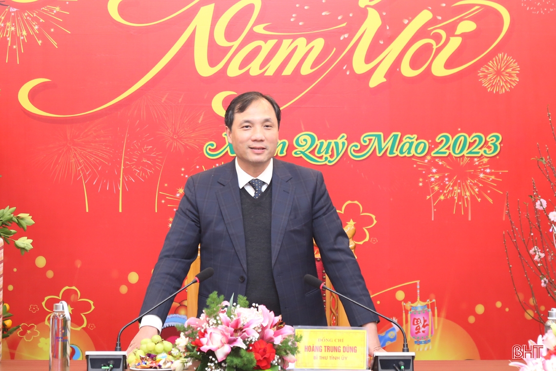 Bí thư Tỉnh ủy chúc mừng năm mới các đơn vị làm nhiệm vụ trực tết