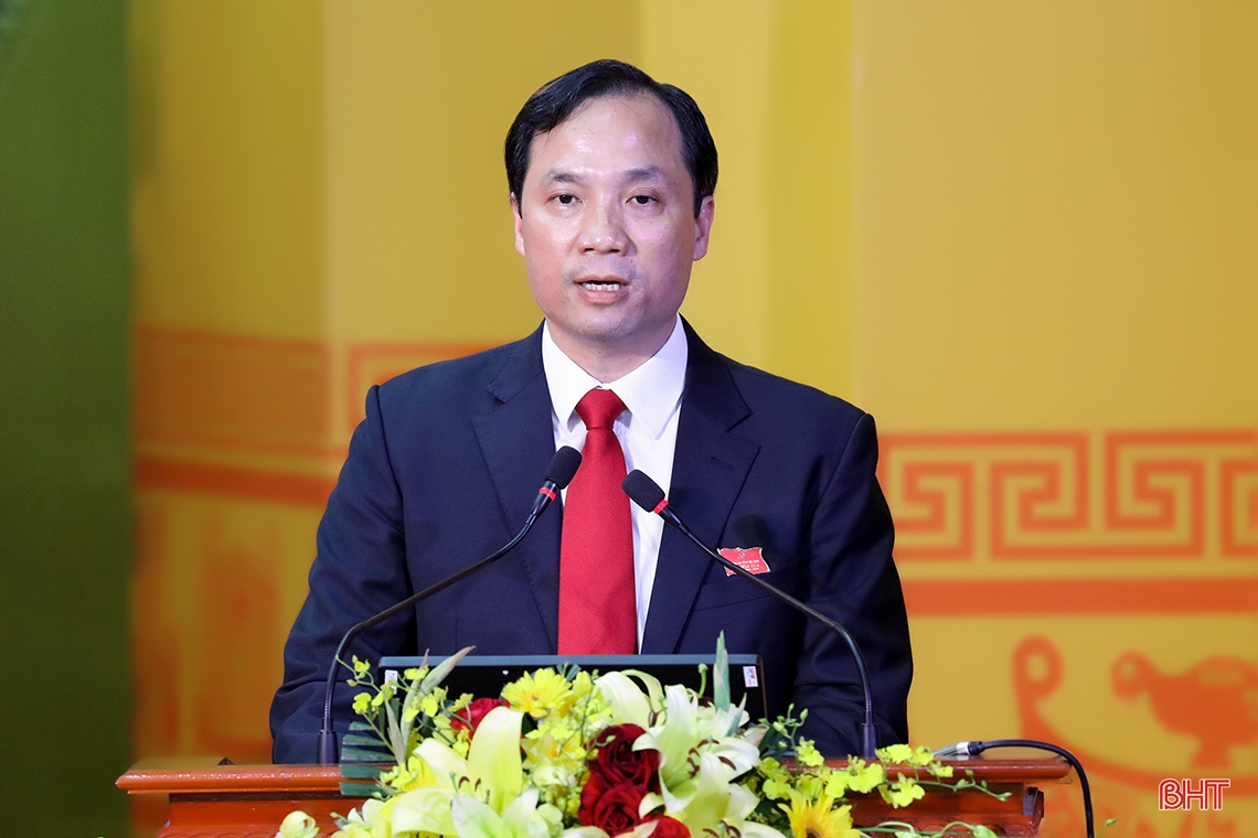 Đại hội Đảng bộ Hà Tĩnh thành công tốt đẹp, Thủ tướng tặng hoa chúc mừng Ban Chấp hành nhiệm kỳ mới