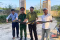 Người dân tự nguyện giao nộp cá thể trăn đất quý hiếm