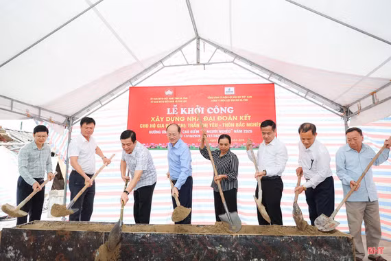 Trao gần 2,6 tỷ đồng mô hình sinh kế, khởi công và khánh thành nhà ở cho người nghèo
