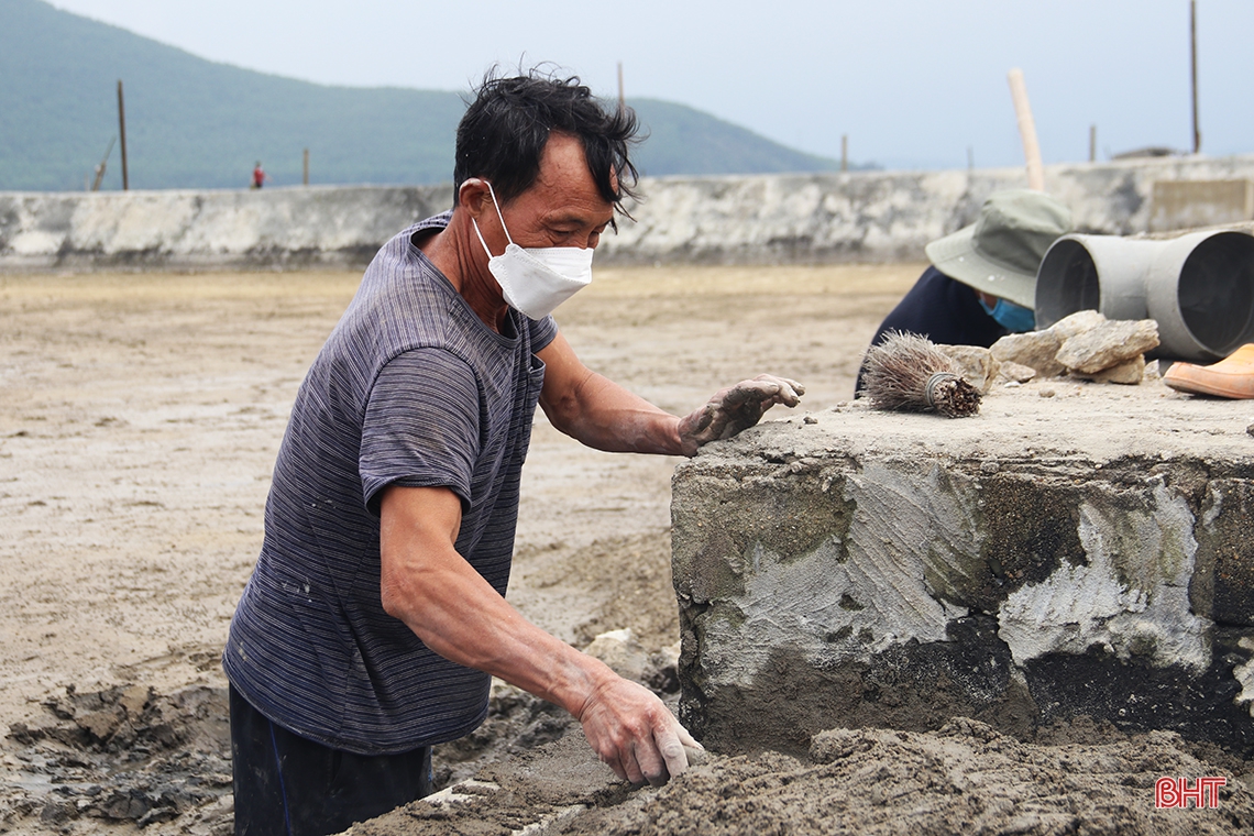 Nông dân Hà Tĩnh chuẩn bị vụ tôm xuân hè