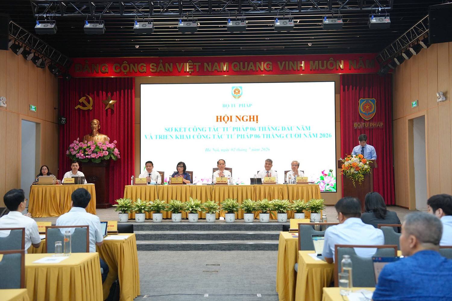 hoi-nghi.jpg