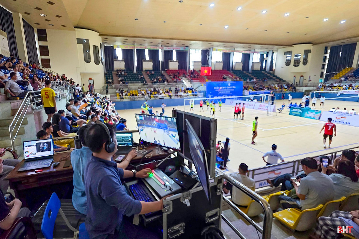 bqbht_br_aphong-vien-ky-thuat-vien-bao-va-phat-thanh-truyen-hinh-ha-tinh-livestream-vck-giai-bong-chuyen-nam-thanh-nien-toan-tinh-2026.jpg