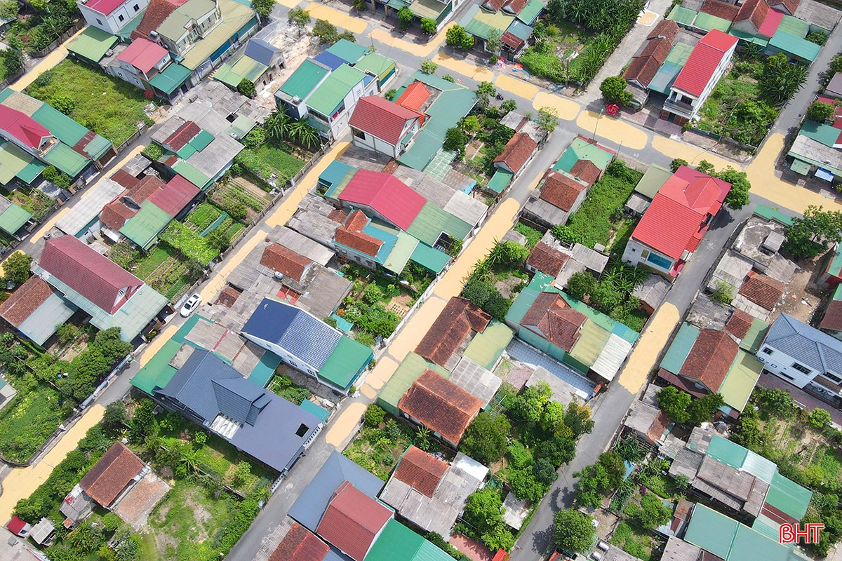 Nhiều tuyến đường ở phường Nam Hồng Lĩnh bị trưng dụng làm "sân phơi" lúa.