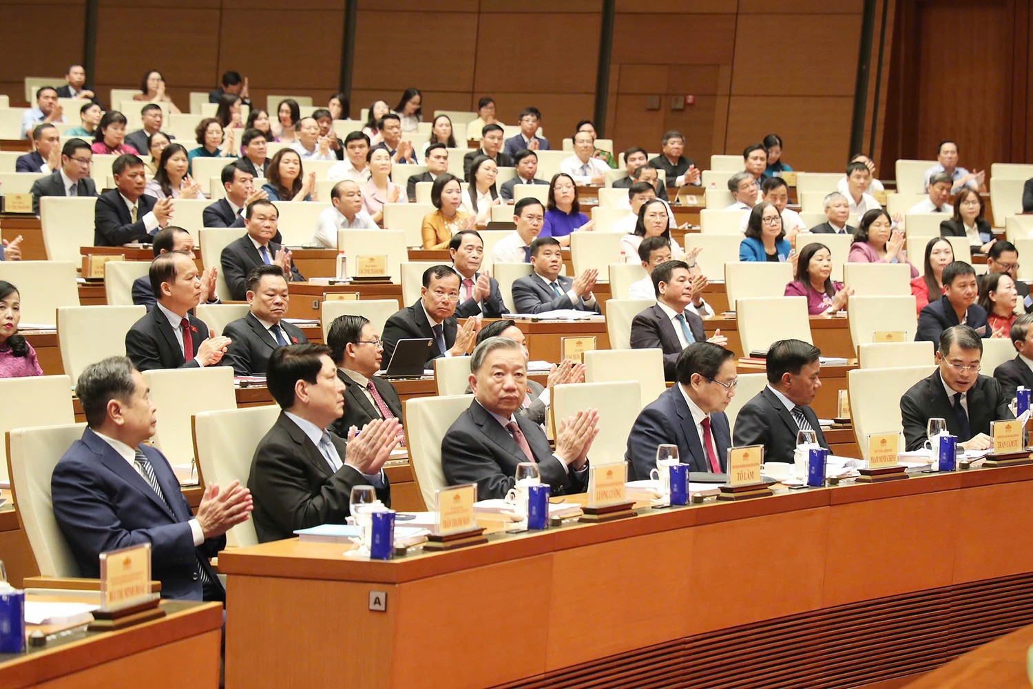 cac-dong-chi-lanh-dao-dang-nha-nuoc-tham-du-hoi-nghi-anh-vgpnhat-bac.jpg