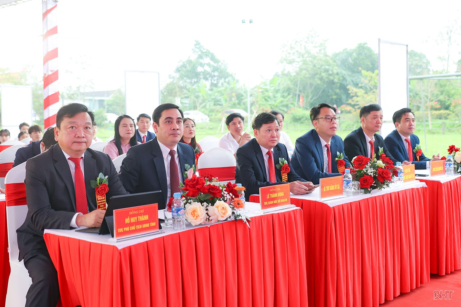 Phó Chủ tịch UBND tỉnh Hồ Huy Thành cùng đại diện lãnh đạo sở, ngành địa phương tham dự tại điểm cầu Trường Phổ thông nội trú liên cấp TH&amp;THCS Sơn Hồng (xã Sơn Hồng).